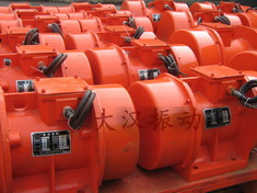 YZS振動電機(jī)：加裝防護(hù)外殼，密封性強(qiáng)不易損壞。