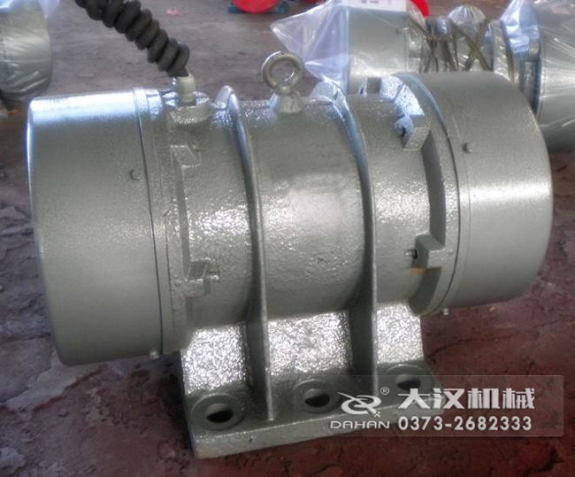 VB振動(dòng)電機(jī)是靠偏心塊的振動(dòng)而造成的，振動(dòng)源所以偏心塊的角度和大小是比較重要的。