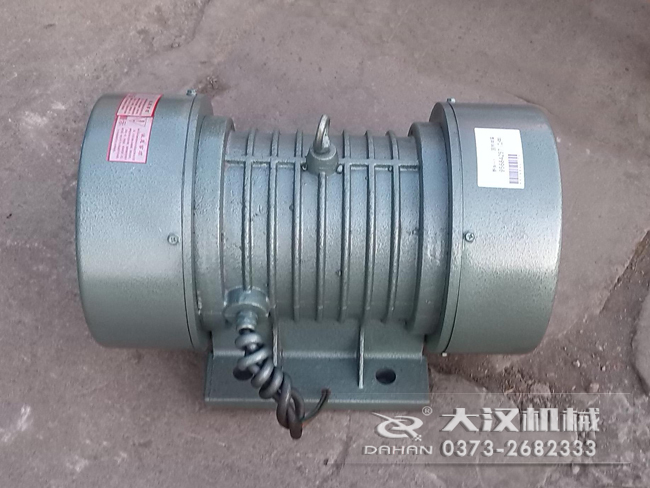 VB振動(dòng)電機(jī)的選型要根據(jù)所匹配產(chǎn)品需要的激振大小，進(jìn)行選擇。